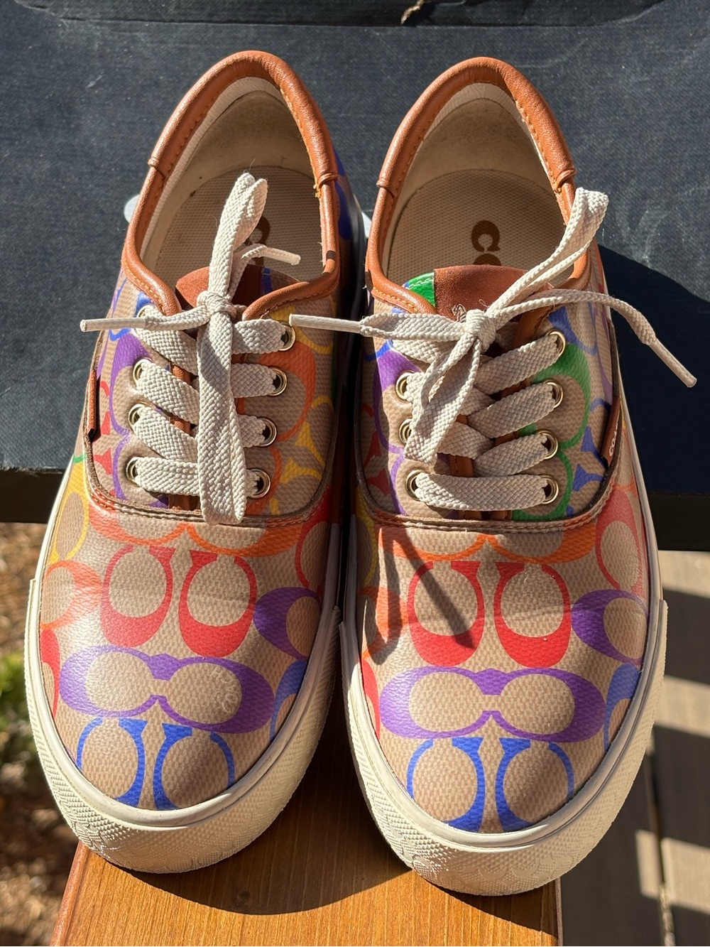 Women’s Coach Multicolor Signature Print Lace-Up Sneakers size 6👟